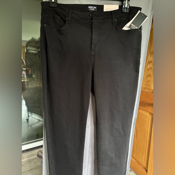 Perfect & Stylish NYDJ Curves 360 Jeans! New/Never Worn. Size 12. Black. - Picture 2 of 6